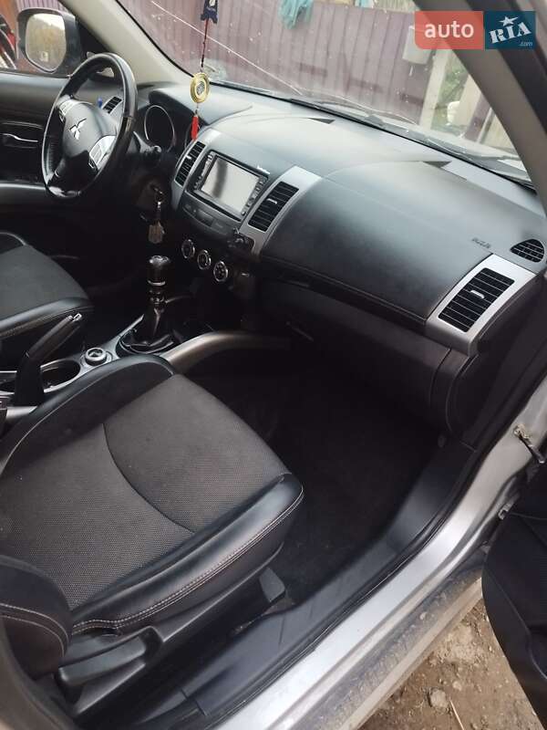 Позашляховик / Кросовер Mitsubishi Outlander 2011 в Кременці фото 4 Позашляховик / Кросовер Mitsubishi Outlander 2011 в Кременці