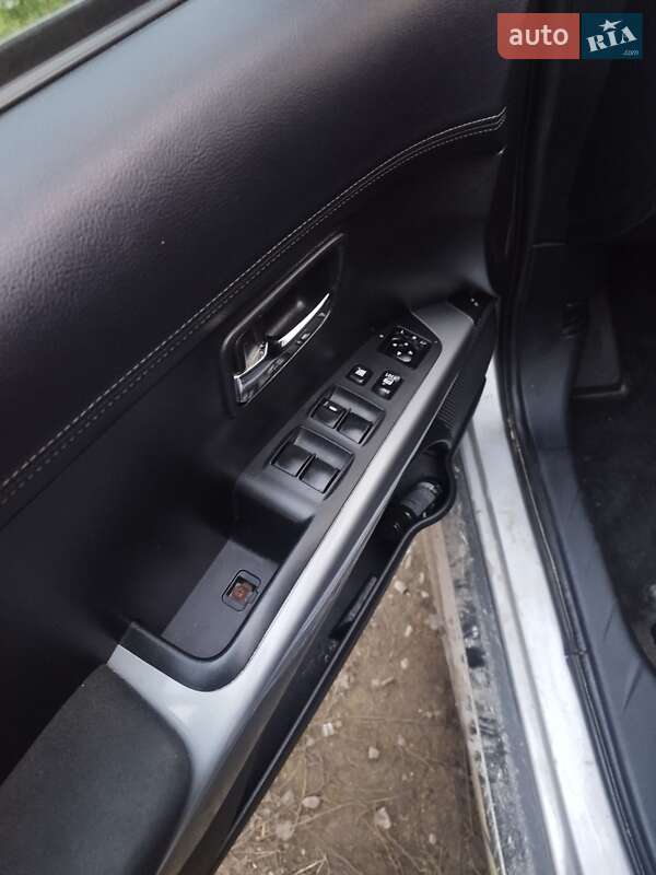 Позашляховик / Кросовер Mitsubishi Outlander 2011 в Кременці фото 7 Позашляховик / Кросовер Mitsubishi Outlander 2011 в Кременці