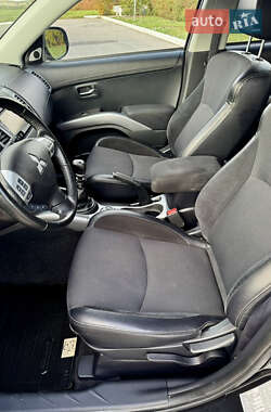 Внедорожник / Кроссовер Mitsubishi Outlander 2012 в 