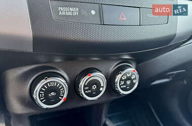 Внедорожник / Кроссовер Mitsubishi Outlander 2012 в 