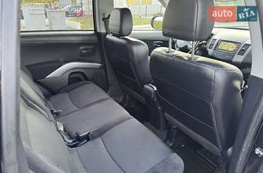 Внедорожник / Кроссовер Mitsubishi Outlander 2012 в 