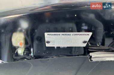Внедорожник / Кроссовер Mitsubishi Outlander 2012 в 