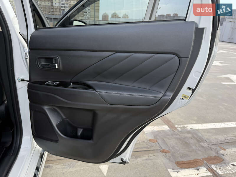 Позашляховик / Кросовер Mitsubishi Outlander 2018 в Києві фото 83 Позашляховик / Кросовер Mitsubishi Outlander 2018 в Києві