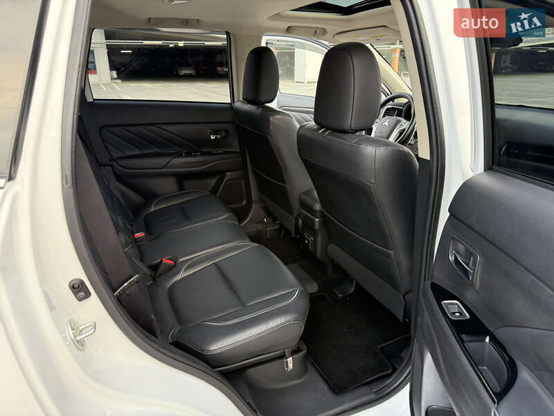Позашляховик / Кросовер Mitsubishi Outlander 2018 в Києві фото 89 Позашляховик / Кросовер Mitsubishi Outlander 2018 в Києві