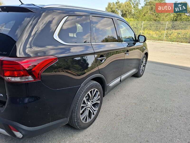 Внедорожник / Кроссовер Mitsubishi Outlander 2016 в Черновцах фото 7 Внедорожник / Кроссовер Mitsubishi Outlander 2016 в Черновцах