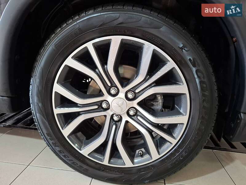 Внедорожник / Кроссовер Mitsubishi Outlander 2016 в Черновцах фото 25 Внедорожник / Кроссовер Mitsubishi Outlander 2016 в Черновцах