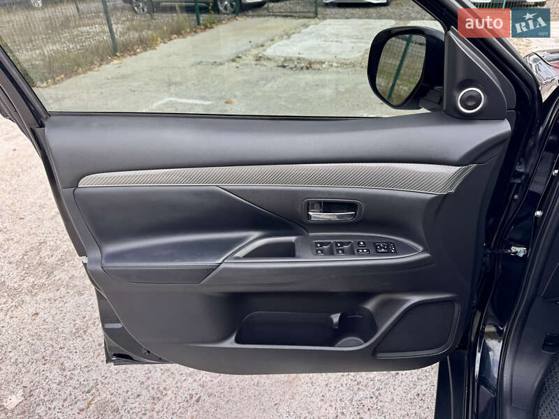 Позашляховик / Кросовер Mitsubishi Outlander 2018 в Києві фото 12 Позашляховик / Кросовер Mitsubishi Outlander 2018 в Києві