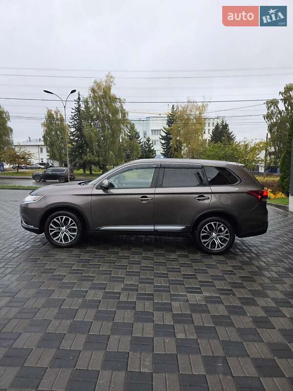 Позашляховик / Кросовер Mitsubishi Outlander 2015 в Хмельницькому фото 3 Позашляховик / Кросовер Mitsubishi Outlander 2015 в Хмельницькому