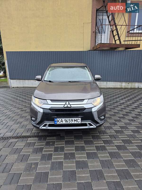 Позашляховик / Кросовер Mitsubishi Outlander 2015 в Хмельницькому фото 9 Позашляховик / Кросовер Mitsubishi Outlander 2015 в Хмельницькому