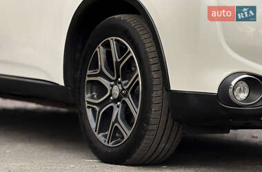 Внедорожник / Кроссовер Mitsubishi Outlander 2015 в 