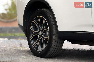 Внедорожник / Кроссовер Mitsubishi Outlander 2015 в 