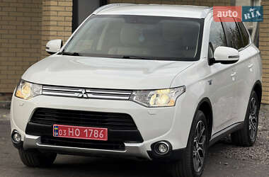 Внедорожник / Кроссовер Mitsubishi Outlander 2015 в 