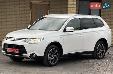 Внедорожник / Кроссовер Mitsubishi Outlander 2015 в 