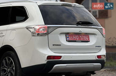Внедорожник / Кроссовер Mitsubishi Outlander 2015 в 