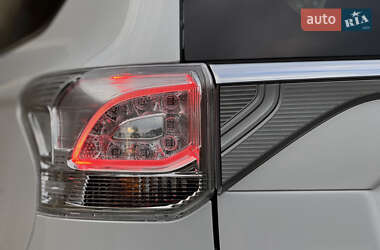 Внедорожник / Кроссовер Mitsubishi Outlander 2015 в 