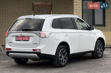 Внедорожник / Кроссовер Mitsubishi Outlander 2015 в 