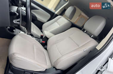 Внедорожник / Кроссовер Mitsubishi Outlander 2015 в 