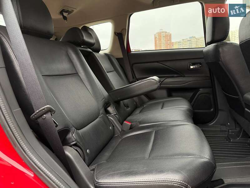 Позашляховик / Кросовер Mitsubishi Outlander 2016 в Києві фото 14 Позашляховик / Кросовер Mitsubishi Outlander 2016 в Києві