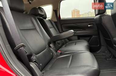 Внедорожник / Кроссовер Mitsubishi Outlander 2016 в 