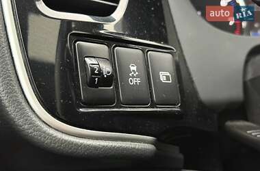Внедорожник / Кроссовер Mitsubishi Outlander 2016 в 