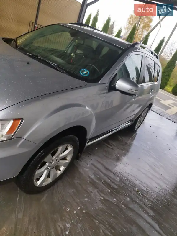Mitsubishi Outlander 2011