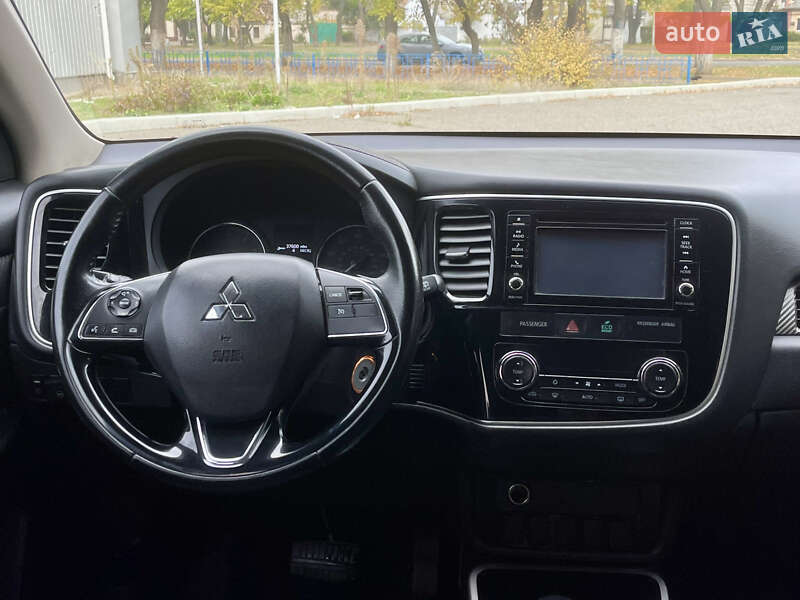 Внедорожник / Кроссовер Mitsubishi Outlander 2017 в Николаеве фото 14 Внедорожник / Кроссовер Mitsubishi Outlander 2017 в Николаеве
