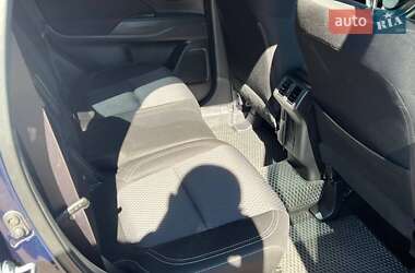 Позашляховик / Кросовер Mitsubishi Outlander 2020 в 