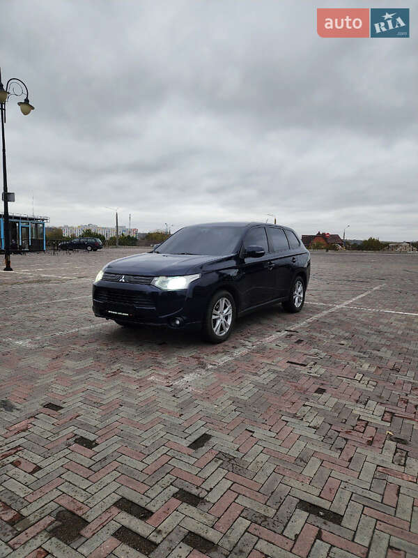 Позашляховик / Кросовер Mitsubishi Outlander 2012 в Харкові