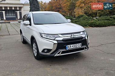 Позашляховик / Кросовер Mitsubishi Outlander 2020 в Києві