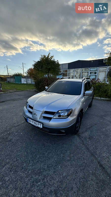 Внедорожник / Кроссовер Mitsubishi Outlander 2004 в  фото Внедорожник / Кроссовер Mitsubishi Outlander 2004 в