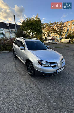Внедорожник / Кроссовер Mitsubishi Outlander 2004 в  фото 5 Внедорожник / Кроссовер Mitsubishi Outlander 2004 в