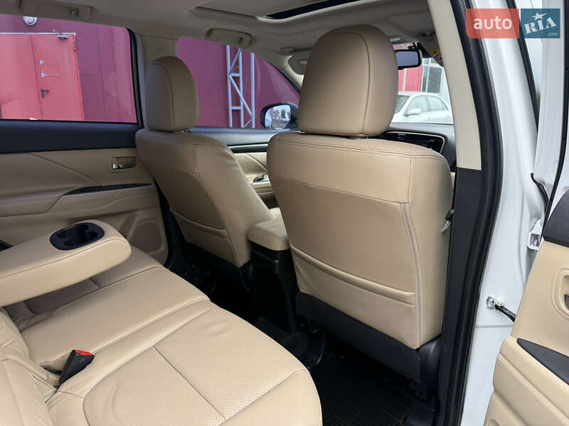 Позашляховик / Кросовер Mitsubishi Outlander 2015 в Києві фото 22 Позашляховик / Кросовер Mitsubishi Outlander 2015 в Києві