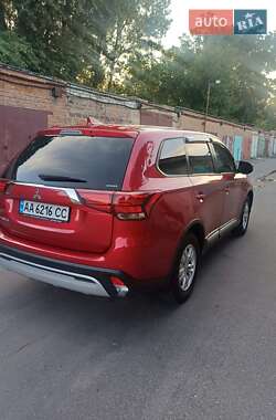 Внедорожник / Кроссовер Mitsubishi Outlander 2019 в 