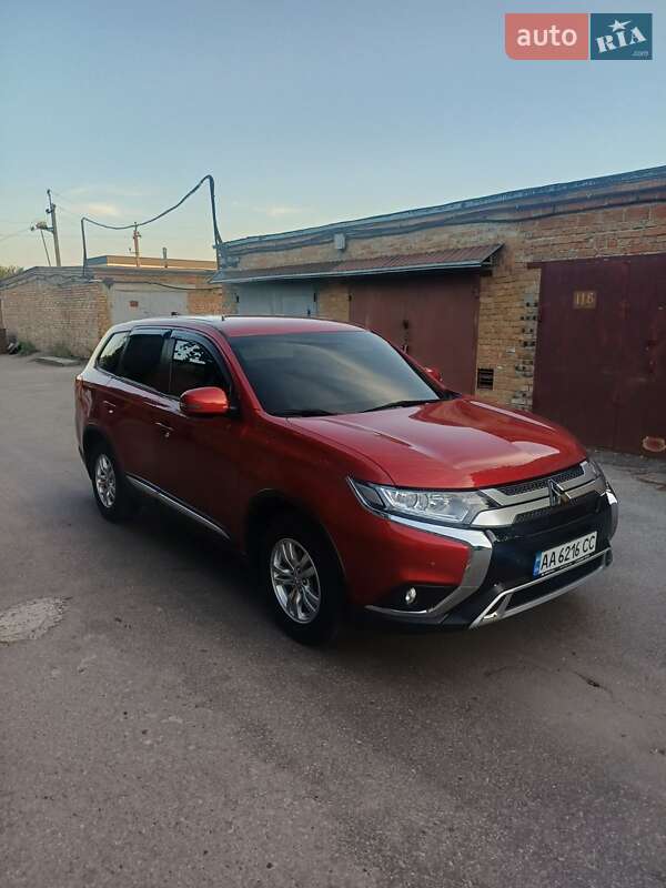 Позашляховик / Кросовер Mitsubishi Outlander 2019 в Києві фото 3 Позашляховик / Кросовер Mitsubishi Outlander 2019 в Києві