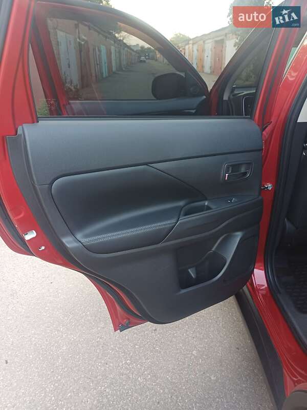 Позашляховик / Кросовер Mitsubishi Outlander 2019 в Києві фото 24 Позашляховик / Кросовер Mitsubishi Outlander 2019 в Києві