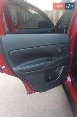 Внедорожник / Кроссовер Mitsubishi Outlander 2019 в 