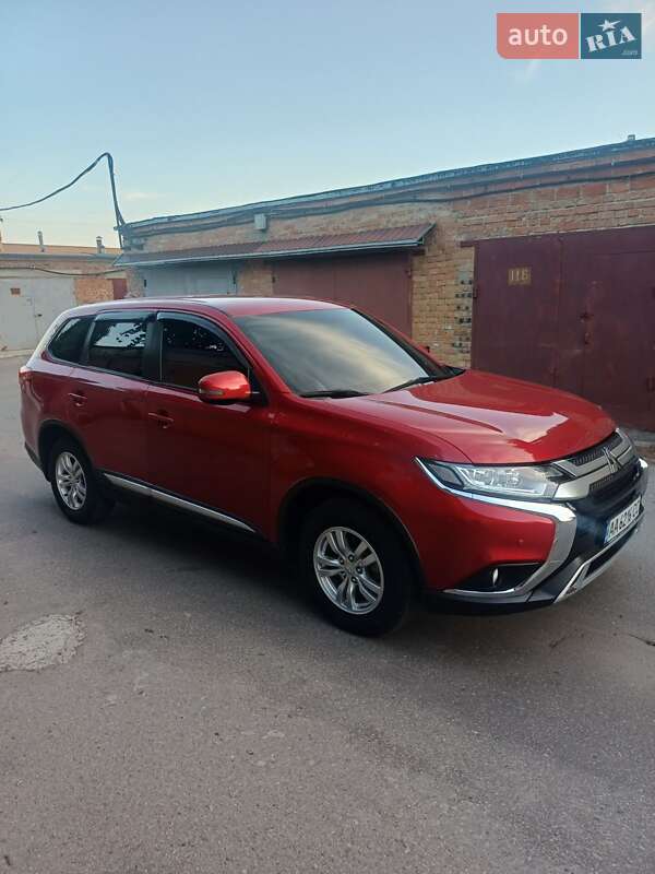 Позашляховик / Кросовер Mitsubishi Outlander 2019 в Києві фото 4 Позашляховик / Кросовер Mitsubishi Outlander 2019 в Києві