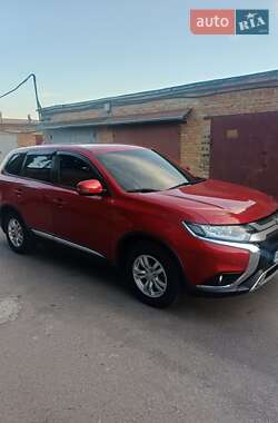 Внедорожник / Кроссовер Mitsubishi Outlander 2019 в 