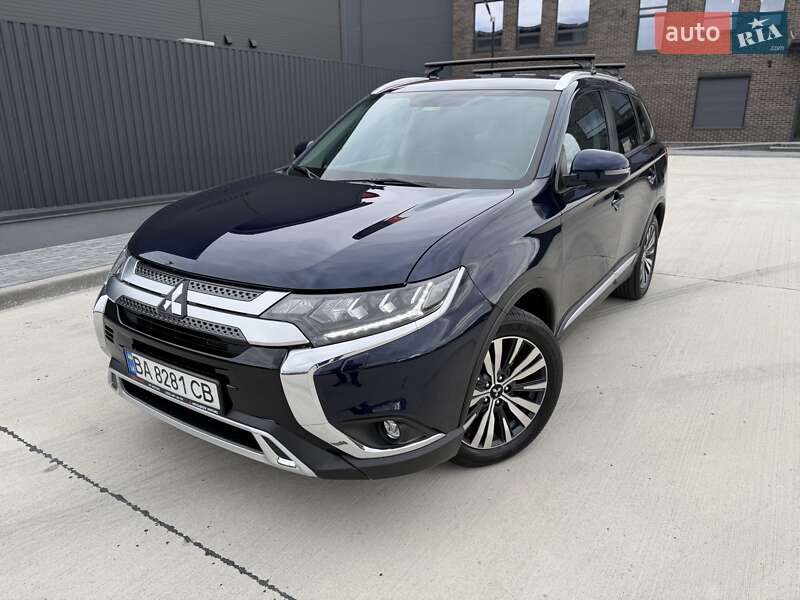 Внедорожник / Кроссовер Mitsubishi Outlander 2021 в 
