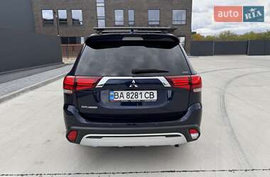 Внедорожник / Кроссовер Mitsubishi Outlander 2021 в 