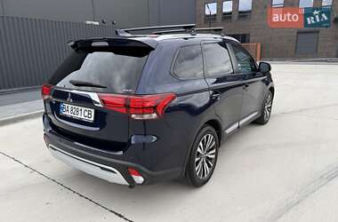 Внедорожник / Кроссовер Mitsubishi Outlander 2021 в 