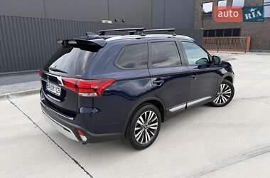 Внедорожник / Кроссовер Mitsubishi Outlander 2021 в 