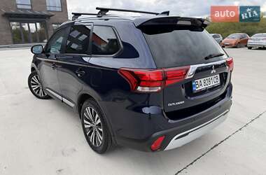Внедорожник / Кроссовер Mitsubishi Outlander 2021 в 