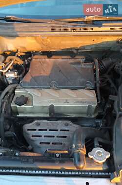 Внедорожник / Кроссовер Mitsubishi Outlander 2005 в  фото 5 Внедорожник / Кроссовер Mitsubishi Outlander 2005 в