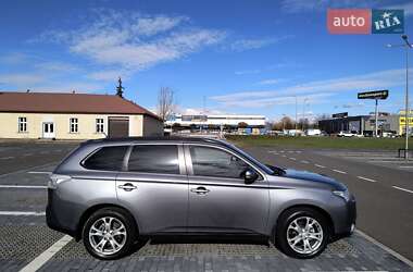 Внедорожник / Кроссовер Mitsubishi Outlander 2012 в 