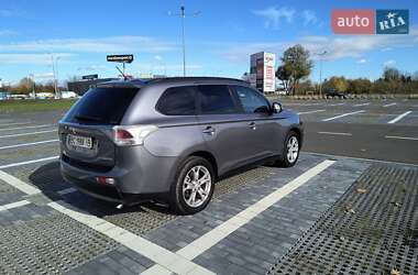 Внедорожник / Кроссовер Mitsubishi Outlander 2012 в 