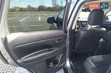 Внедорожник / Кроссовер Mitsubishi Outlander 2012 в 