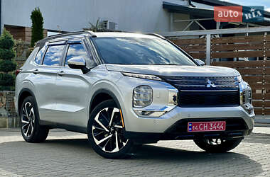 Позашляховик / Кросовер Mitsubishi Outlander 2022 в  фото 13 Позашляховик / Кросовер Mitsubishi Outlander 2022 в