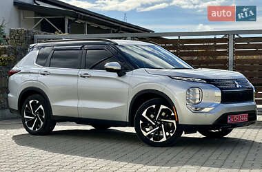 Позашляховик / Кросовер Mitsubishi Outlander 2022 в  фото 14 Позашляховик / Кросовер Mitsubishi Outlander 2022 в