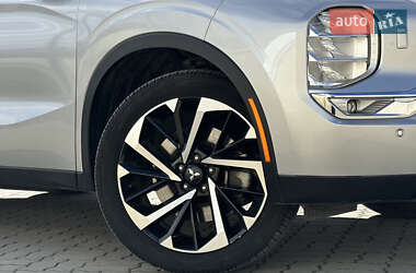 Позашляховик / Кросовер Mitsubishi Outlander 2022 в  фото 18 Позашляховик / Кросовер Mitsubishi Outlander 2022 в